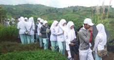 Wisata Edukasi Herbal Siswa SMK Farmasi KBKC Tasikmalaya